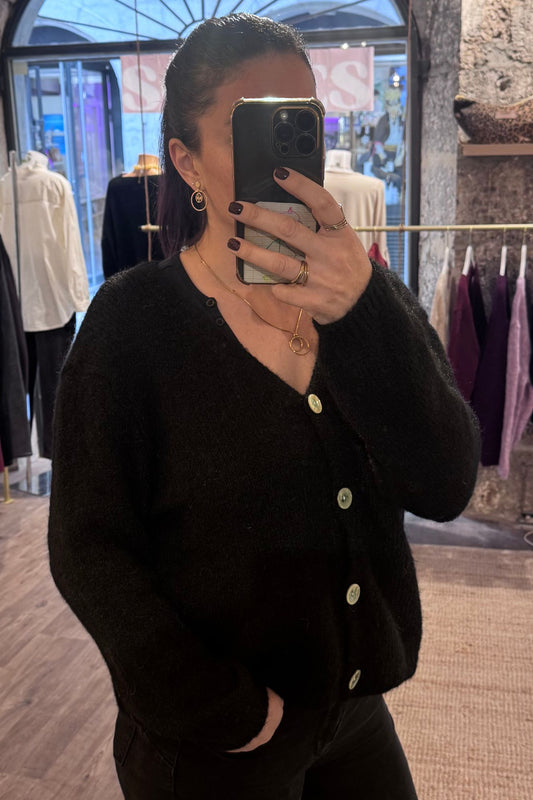 gilet femme noir en maille douce col V, coupe confortable. 