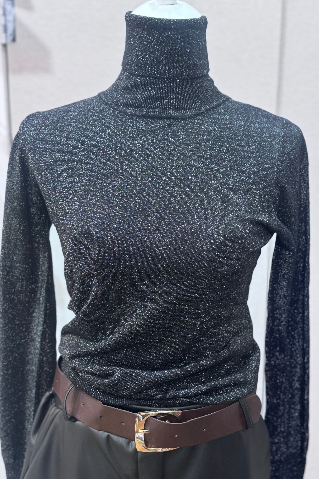 haut col roulé femme noir scintillant chic