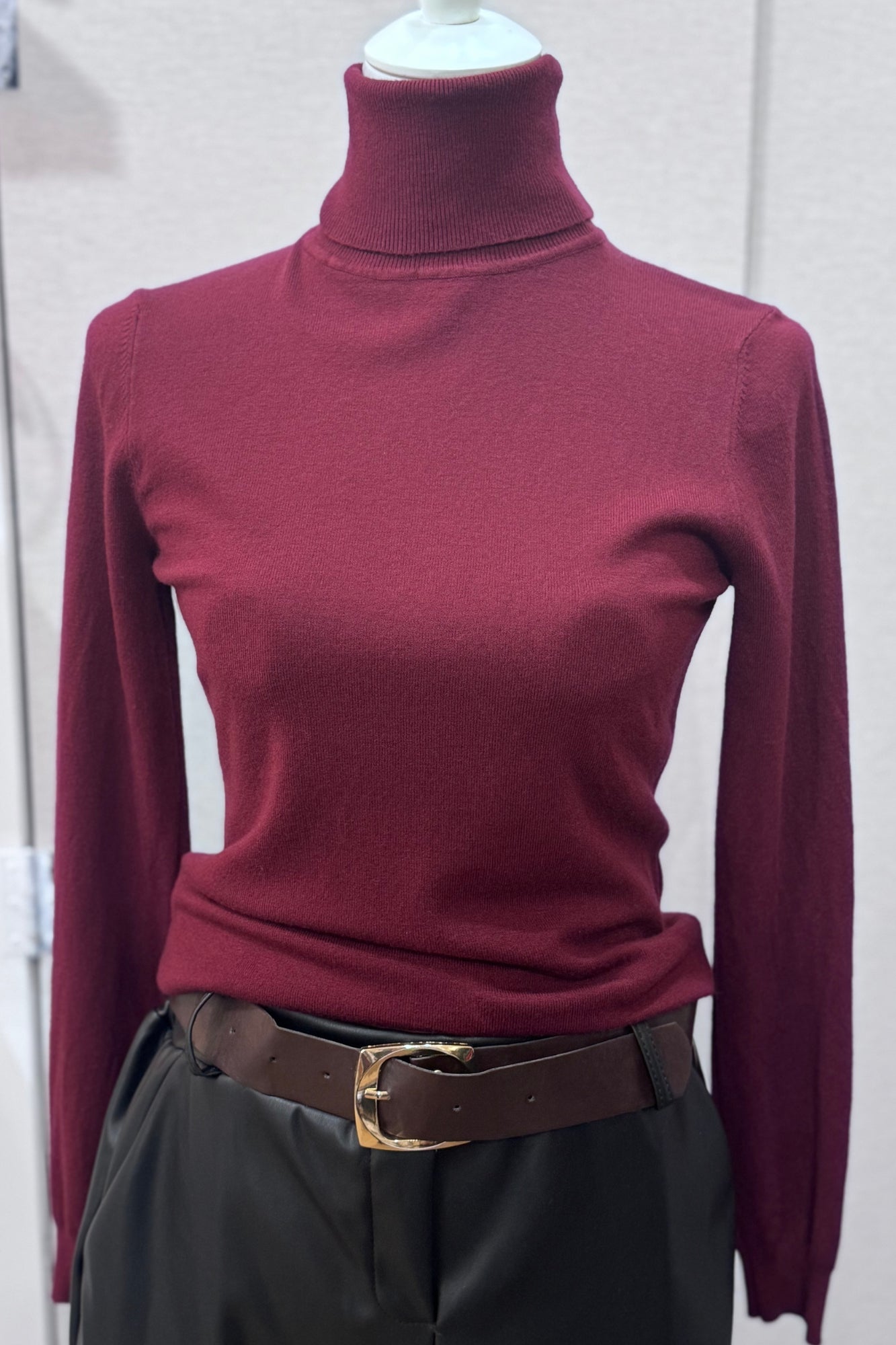 haut col roulé femme bordeaux maille fine élégante